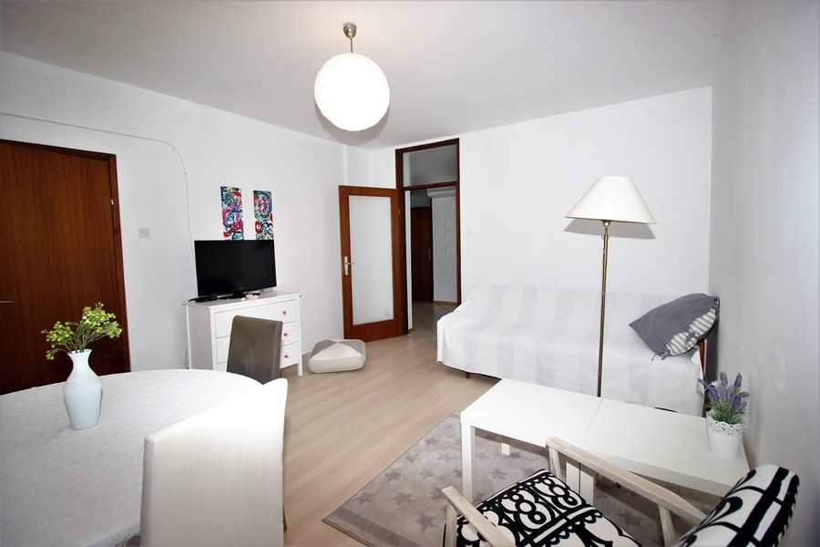 Obývací pokoj nemovitosti A1682 v Chorvatsku - Panorama Scouting GmbH.