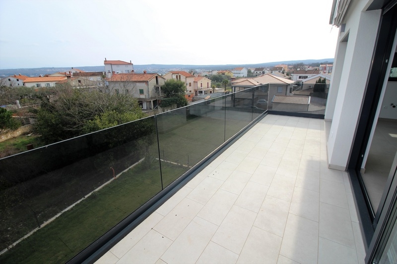 Terasa s výhledem na město.