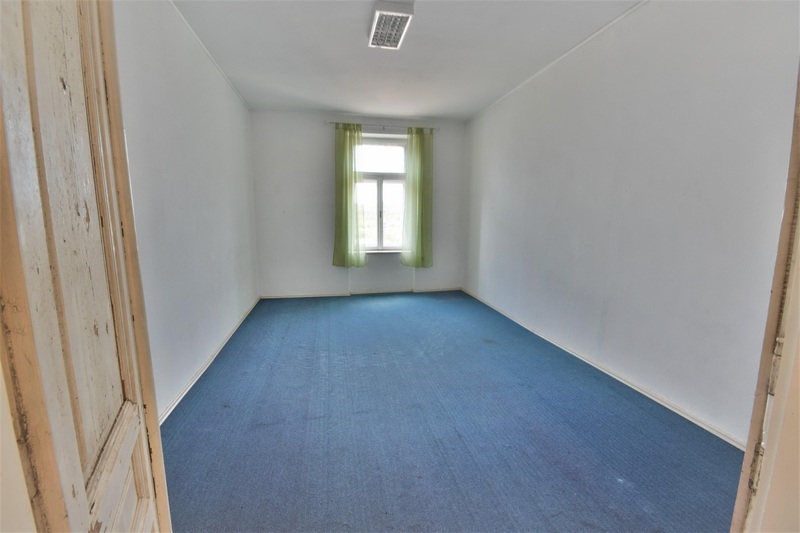 Další prostorný pokoj.