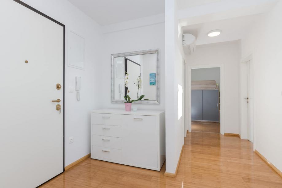 Vstupní prostor a šatna.