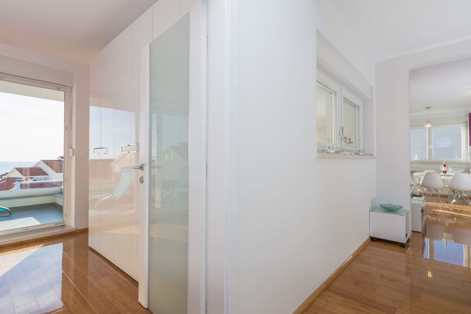 Dojmy z interiéru bytu A2195, Novalja, Chorvatsko.