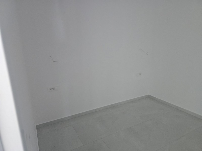 Zadní strana: 3D vizualizace.