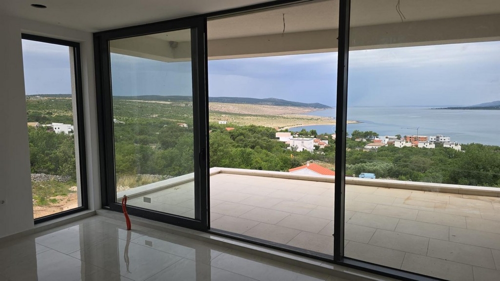 Čelní pohled na novou budovu.