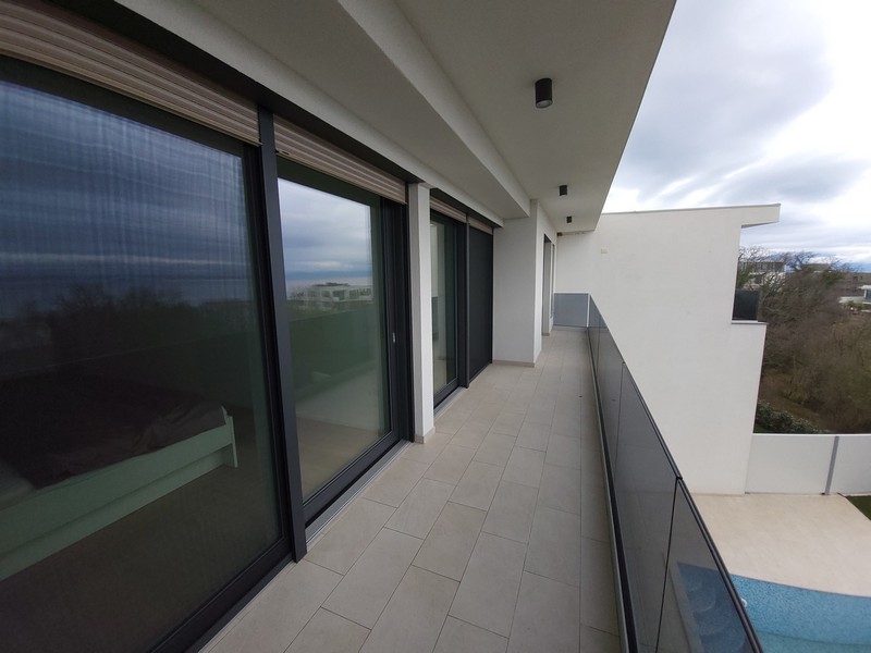 Terasa nemovitosti A2417, která je na prodej v Chorvatsku v regionu Ostrov Krk - Panorama Scouting.