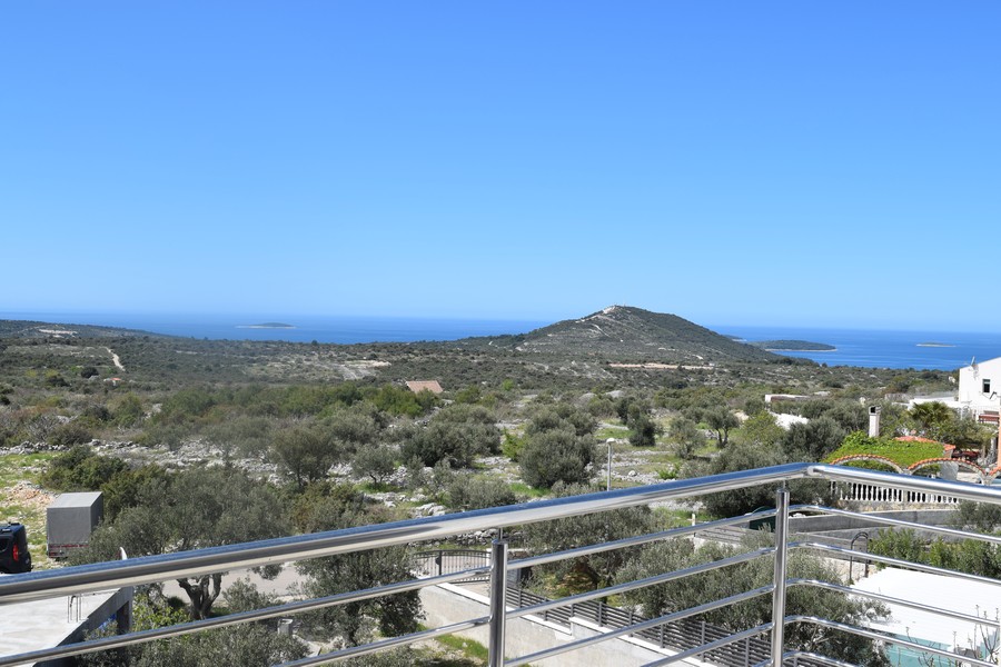 Realitní makléř pro Chorvatsko - Panorama Scouting A2448