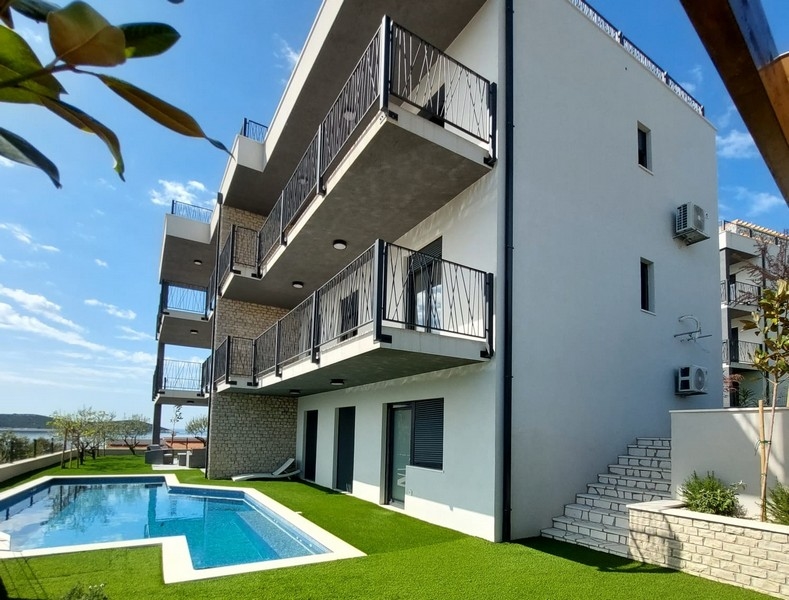 Moderní nemovitosti v Chorvatsku na prodej - Panorama Scouting A2449, Primošten / Rogoznica.