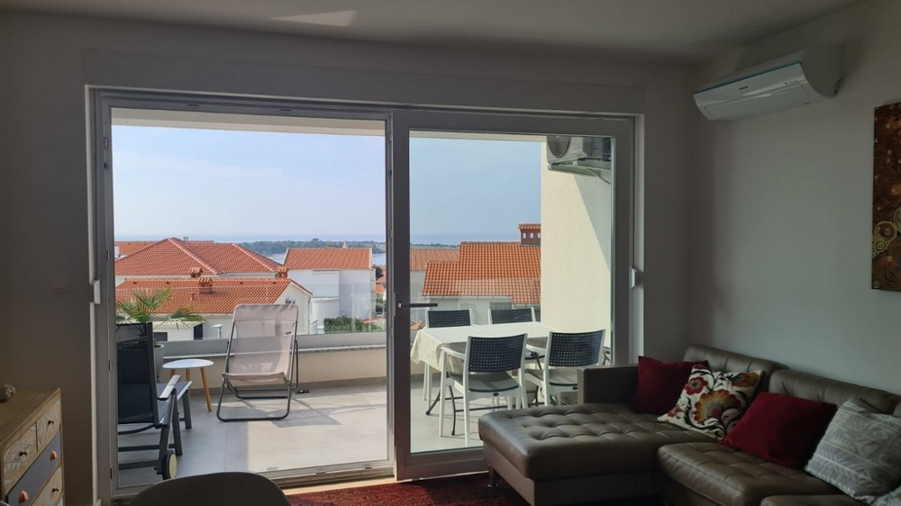 Terasa nemovitosti A2636, která je na prodej v Chorvatsku v regionu Ostrov Pag - Panorama Scouting.