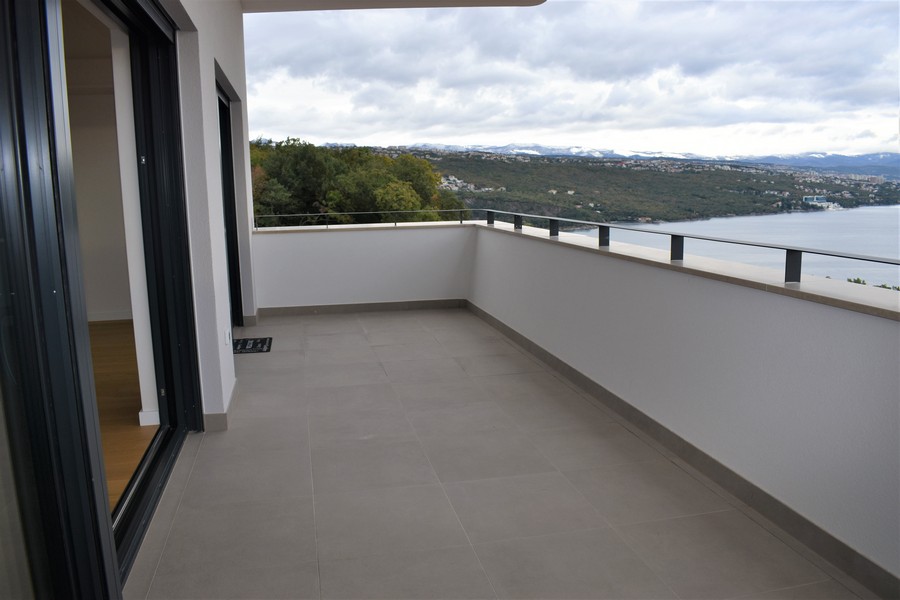 Terasa s výhledem na moře nemovitosti A2695, která je na prodej v Chorvatsku v regionu Opatija - Panorama Scouting.