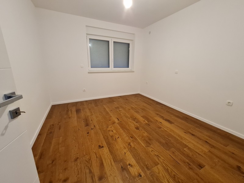 Na tomto obrázku můžete vidět atraktivní a pohodlnou ložnici nemovitosti A2697, která je na prodej v Rijece.