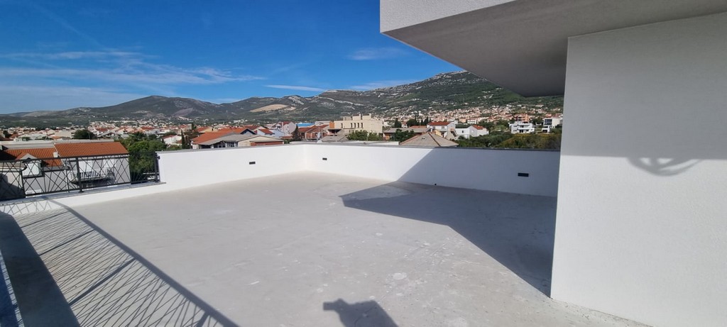 Střešní terasa nemovitosti A2761, která je na prodej v Kašteli u Splitu.