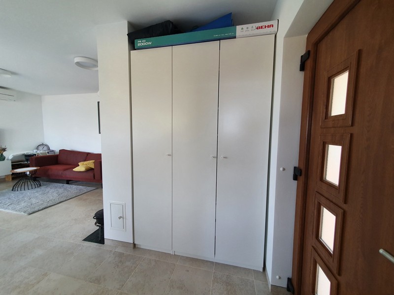 Velký byt, novostavba 90 metrů od moře