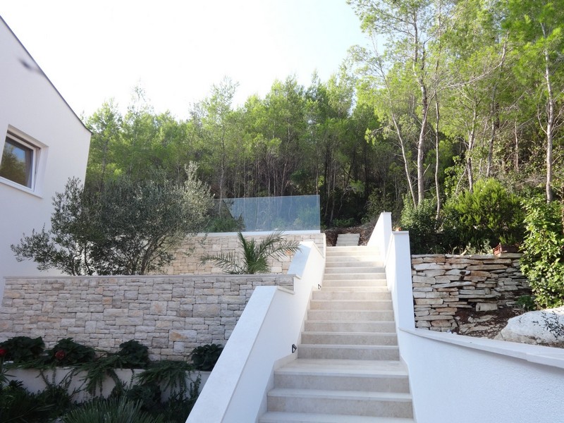 Velká terasa s panoramatickým výhledem na moře