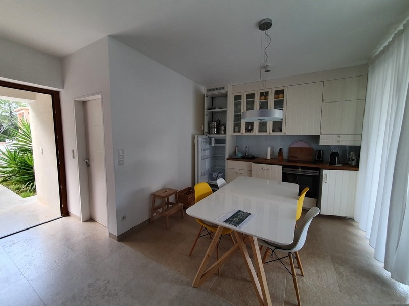 Zařízený apartmán s výhledem na moře