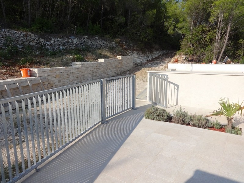 Velký byt, novostavba 90 metrů od moře