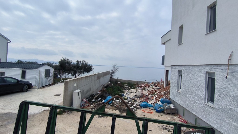 Výhled na moře z přízemí.