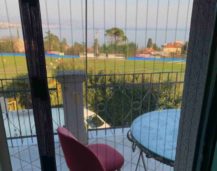 Výhled na moře z balkonu.