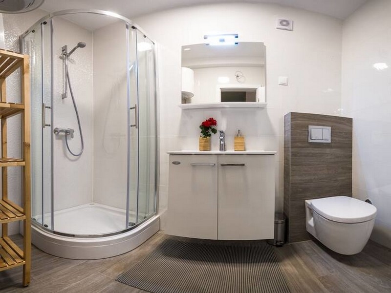 Koupelna se sprchovým koutem - Objekt A2814, Chorvatsko.