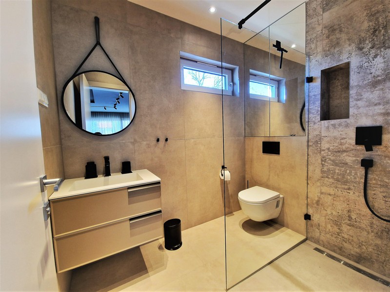 Moderní koupelna nemovitosti A2829 v Chorvatsku - Panorama Scouting.