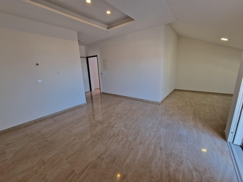 Světlý obytný prostor nemovitosti A2833 v Njivicích, Chorvatsko - Panorama Scouting.