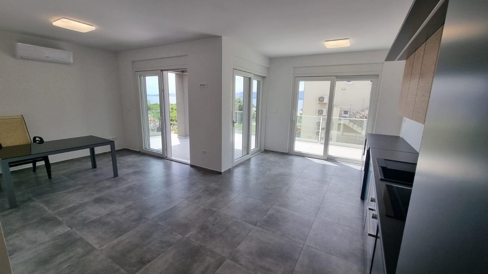 Otevřený obývací prostor.