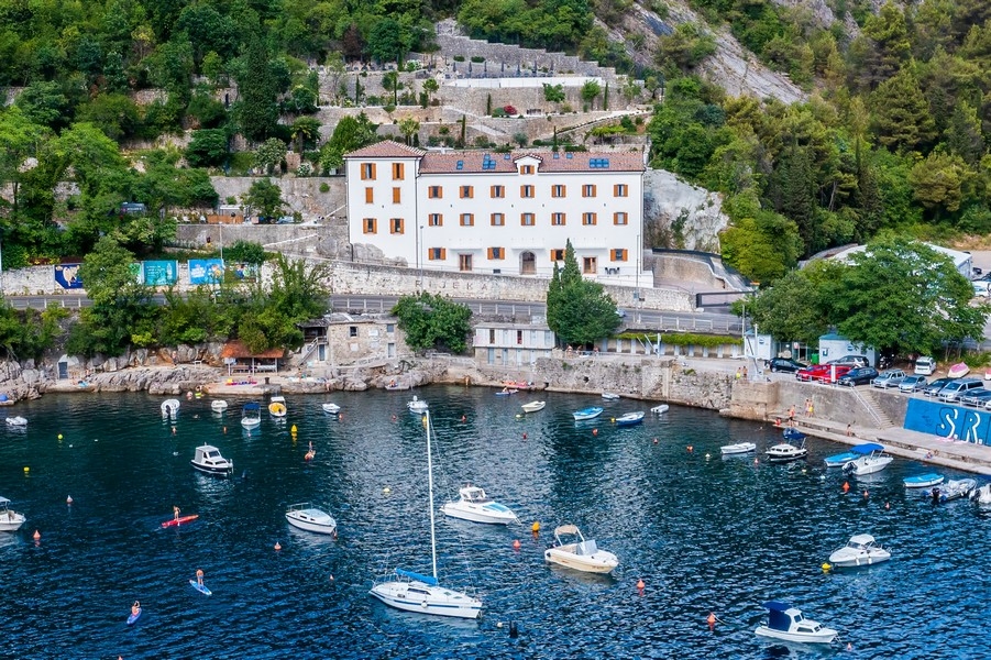 Kupte si apartmány ve skvělém, dobře udržovaném komplexu v Opatiji