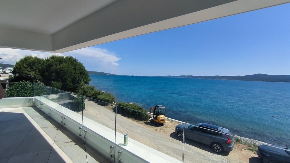 Balkon s výhledem na moře.