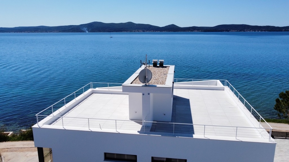 Nemovitosti se střešní terasou přímo u moře - Panorama Scouting A2898.