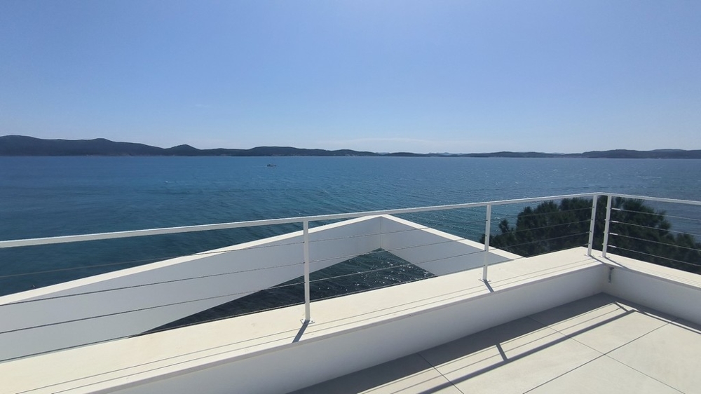 Střešní terasa s fantastickým výhledem na moře.