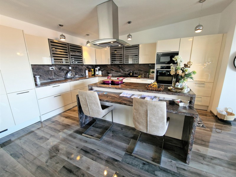 Otevřená kuchyně s ostrůvkem - Objekt A2901, Chorvatsko.