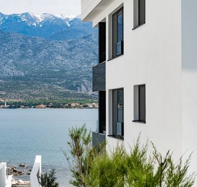 Nová budova jen 15 metrů od moře