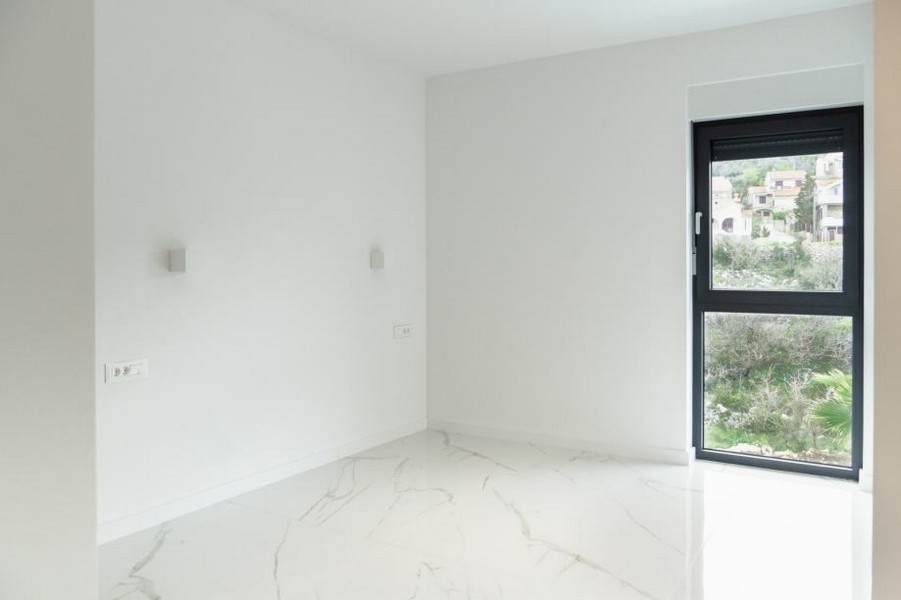 Novostavba - ke koupi byt s kvalitním nábytkem