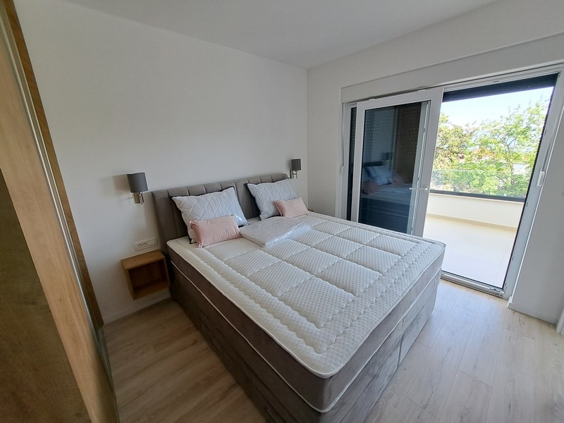 Světlé ložnice s balkony