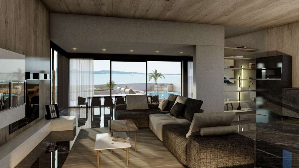 Prostorná terasa s výhledem na bazén a moře