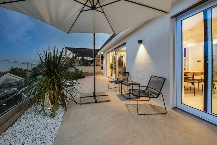 Krásná terasa nemovitosti A3007 v Chorvatsku - Panorama Scouting.