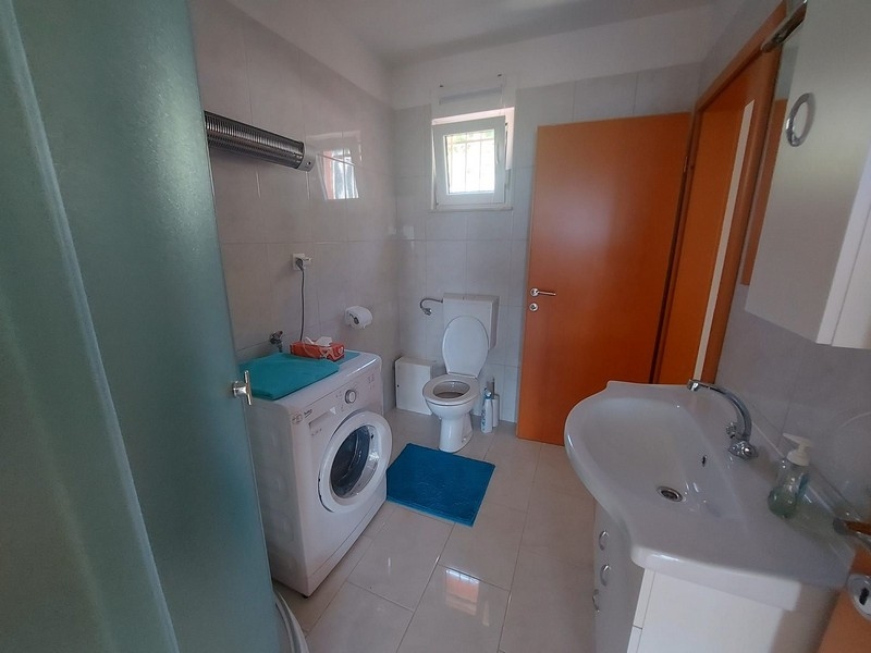 Koupelna se sprchovým koutem