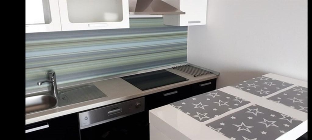 Malá a funkční kuchyně.