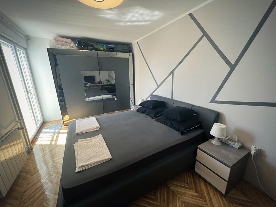 Moderní a útulná ložnice.