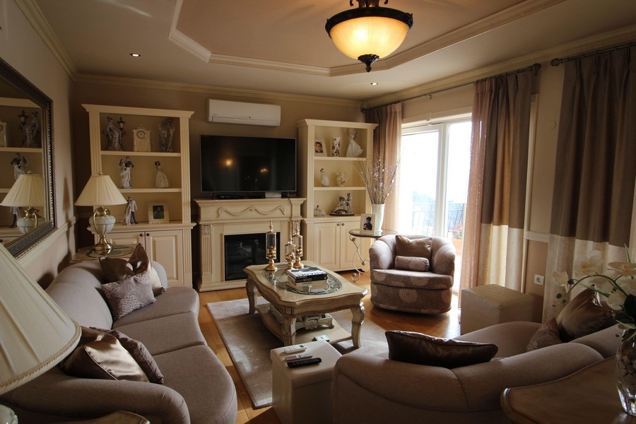 Obytná část se vstupem na terasu