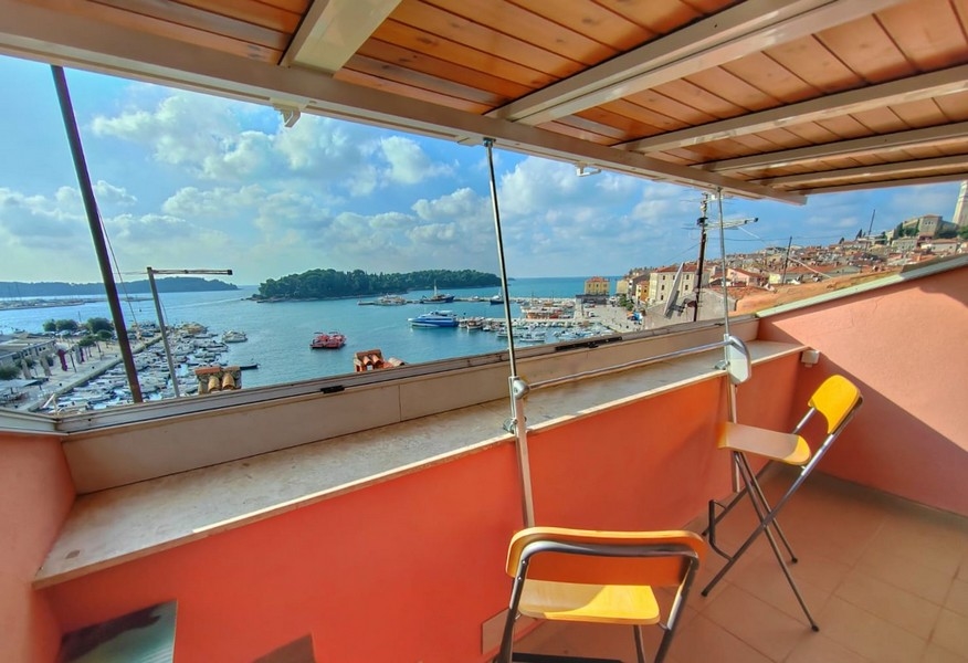 Panoramatický výhled na moře z terasy nemovitosti A3130 na Istrii.