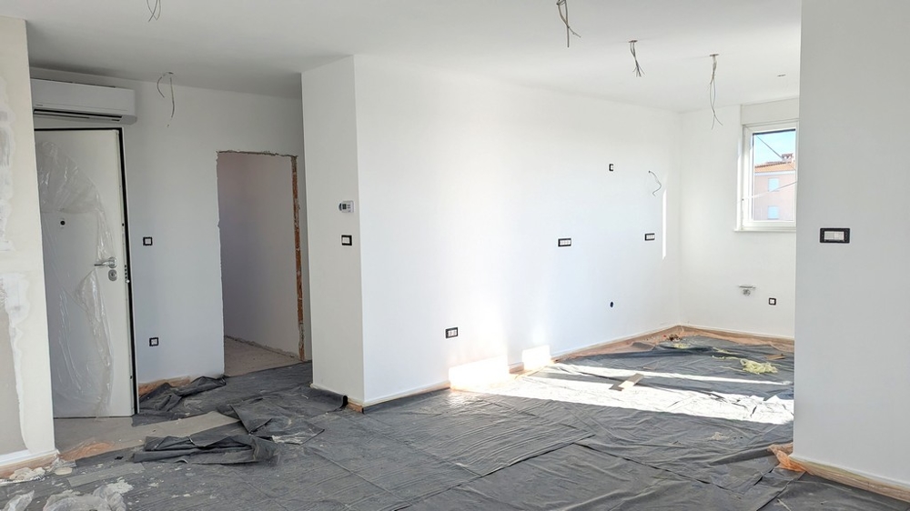 Velký pokoj v přípravě na finální vybavení ve vysoce kvalitní luxusní rezidenci na Istrii