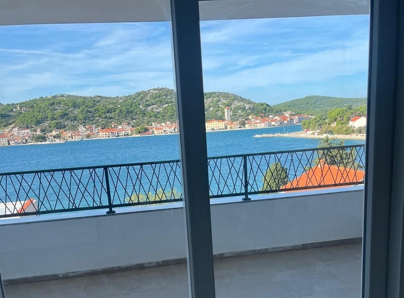 Výhled na moře z terasy ubytování.