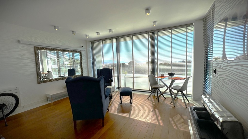 Nemovitosti Chorvatsko, město Krk, ostrov Krk Prodám byt - obývací pokoj