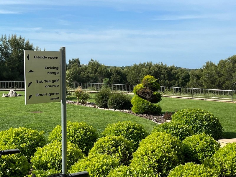 Golfové hřiště od A3285.