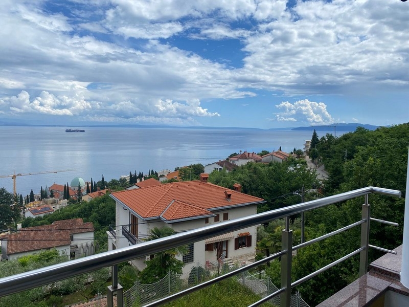 Velkolepé ubytování v Chorvatsku s výhledem na moře z apartmánu v Opatiji.