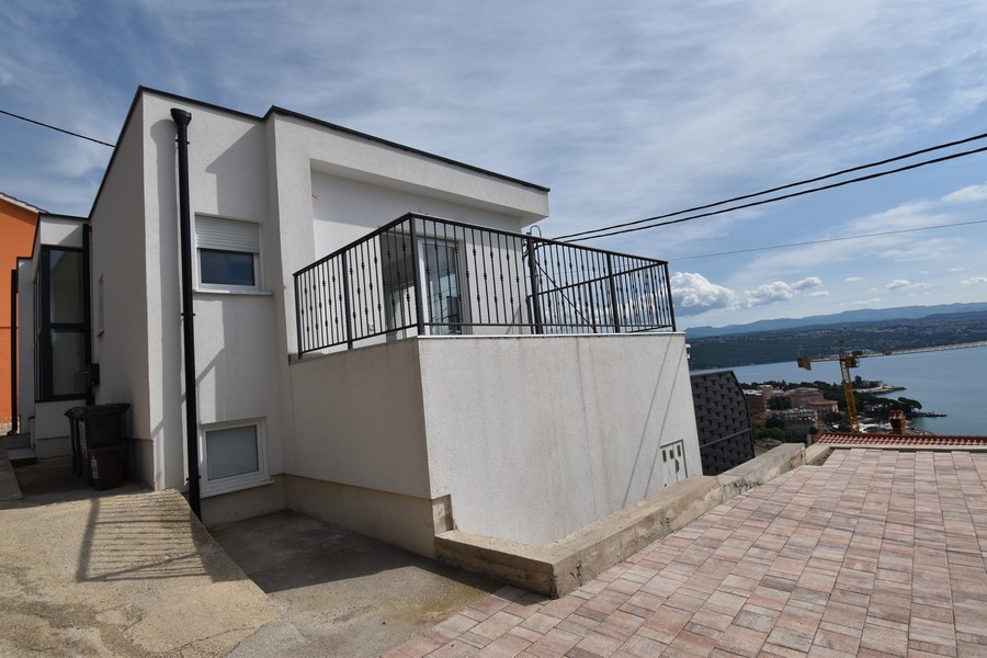 Moderní byt s úchvatným výhledem na moře, který se nachází ve vyhledávané lokalitě nedaleko centra města Opatija, Chorvatsko Real Estate