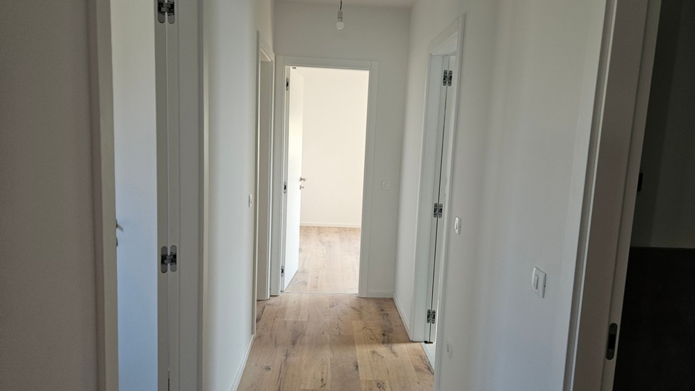 Předsíň s krásnými parketami - nemovitost A3337 v Sukošanu, Chorvatsko.