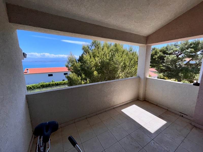 Terasa (krytá) bytu A3355, který je nabízen k prodeji v Chorvatsku.