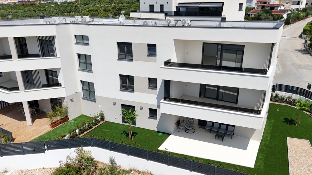 Byt ve druhém patře novostavby na prodej.