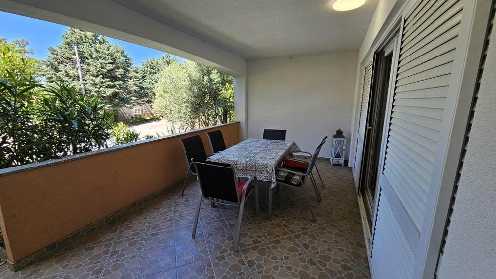 Terasa bytu A3369, který je na prodej v Chorvatsku.