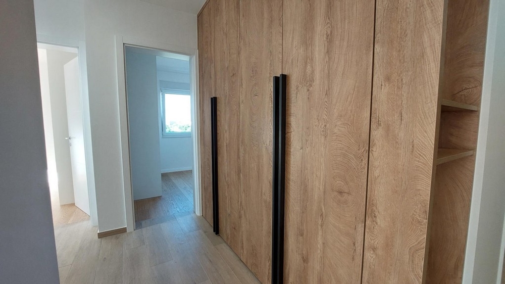 Pohled na vestavěné skříně nemovitosti A3381.